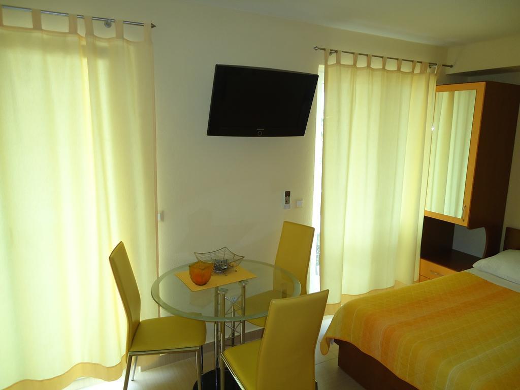 Villa Grgo Apartments Tučepi Стая снимка