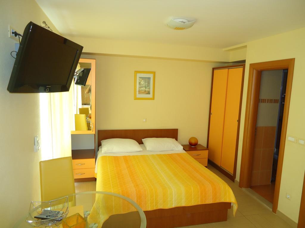 Villa Grgo Apartments Tučepi Стая снимка