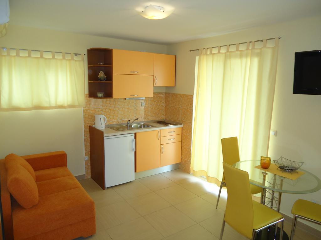 Villa Grgo Apartments Tučepi Стая снимка